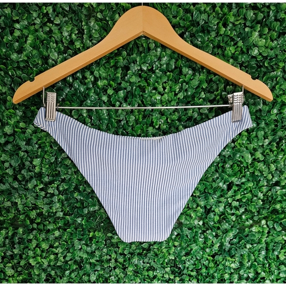FREE WHEN ADDED TO BUNDLE  NWOT J.Crew hipster seersucker bikini bottom - Picture 6 of 9